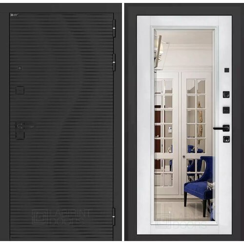 Входная дверь VOLCANO с внутренней панелью зеркало фацет, цвет белый софт, размер по коробке 960х2050, правая