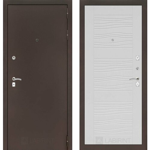 Входная дверь Labirint Classic 'Антик медный' 06 'Белое дерево' 880x2050, открывание правое